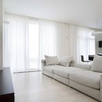 Grand salon minimaliste