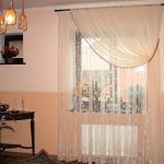 Deux tulle blanc dans une fenêtre