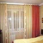 Beaux rideaux dans la chambre