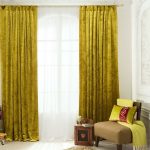 Rideaux de velours avec tulle blanc