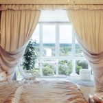 Rideaux double couche dans la chambre