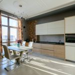 Intérieur de cuisine avec un ensemble linéaire