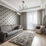 Salon intérieur avec des tons gris.