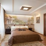 Intérieur de la chambre à coucher avec rideaux en tissu naturel