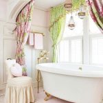 Intérieur de salle de bain de style provençal