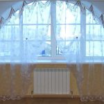 Fenêtre cintrée avec tulle sans corniche