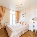 Pavimento in legno all'interno della camera da letto
