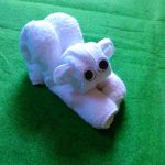 jouets du chaton serviette