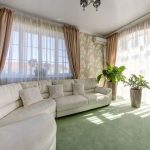 beaux rideaux dans la conception de la photo de l'appartement