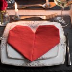 comment plier des serviettes pour la photo de décor de décor de table d'origine
