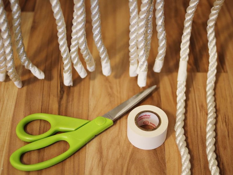 Wrapping the ends of the rope curtains with a medical plaster