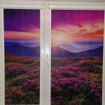 Beaux stores avec un paysage