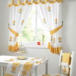 Décor de fenêtre de cuisine rustique