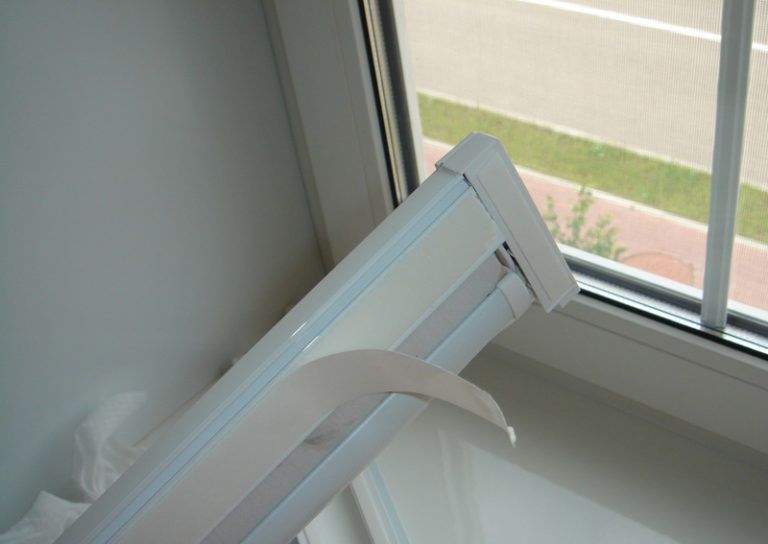 Velcro sur l'avant-corps pour un rideau de type romain