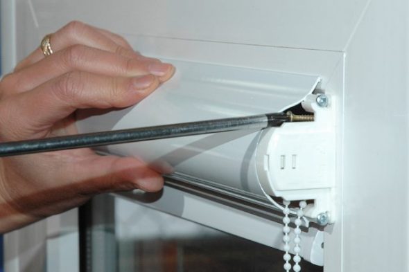 Installazione di tapparelle chiuse
