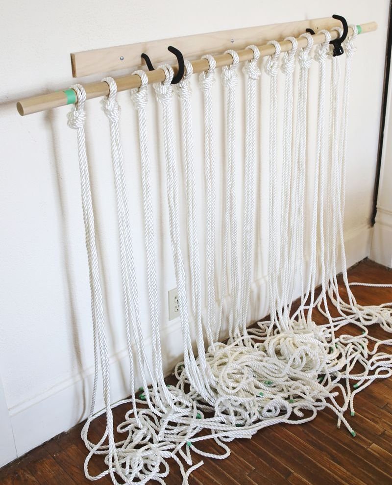 Device for weaving their own hands macrame curtains