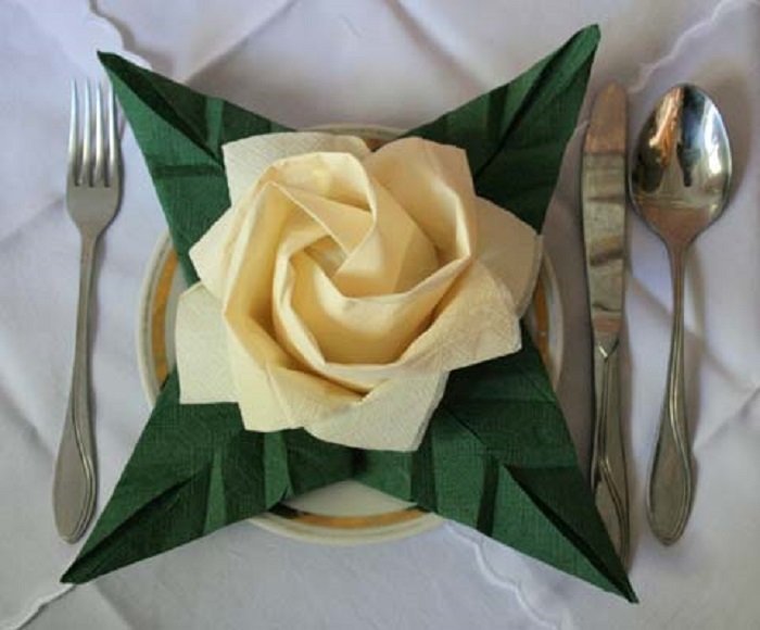 origami de serviettes roses