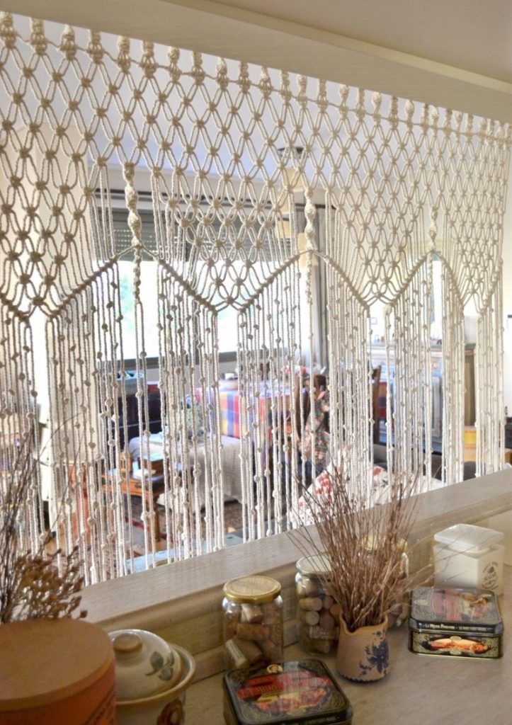 Easy partition from a rope curtain