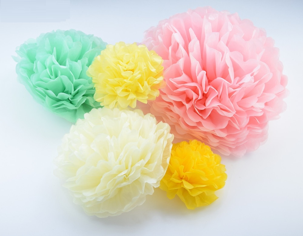 serviette en papier à décor de pompons