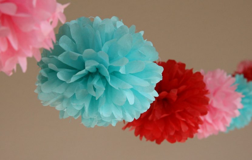 pompons de serviettes en papier guirlandes