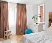 confectionner des rideaux dans la chambre à coucher