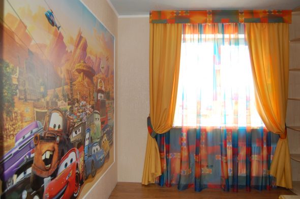 Rideaux dans la crèche pour un garçon