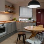 Rideau romain à l'intérieur de la cuisine