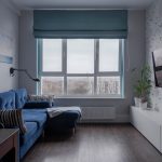 Fixation de rideaux romains au plafond de la pièce