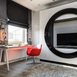 Salon design avec espace de travail près de la fenêtre