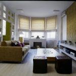 Rideaux romains fière allure dans le salon moderne