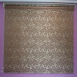 Rideau enroulé avec un mécanisme de tissu ouvert avec un beau motif