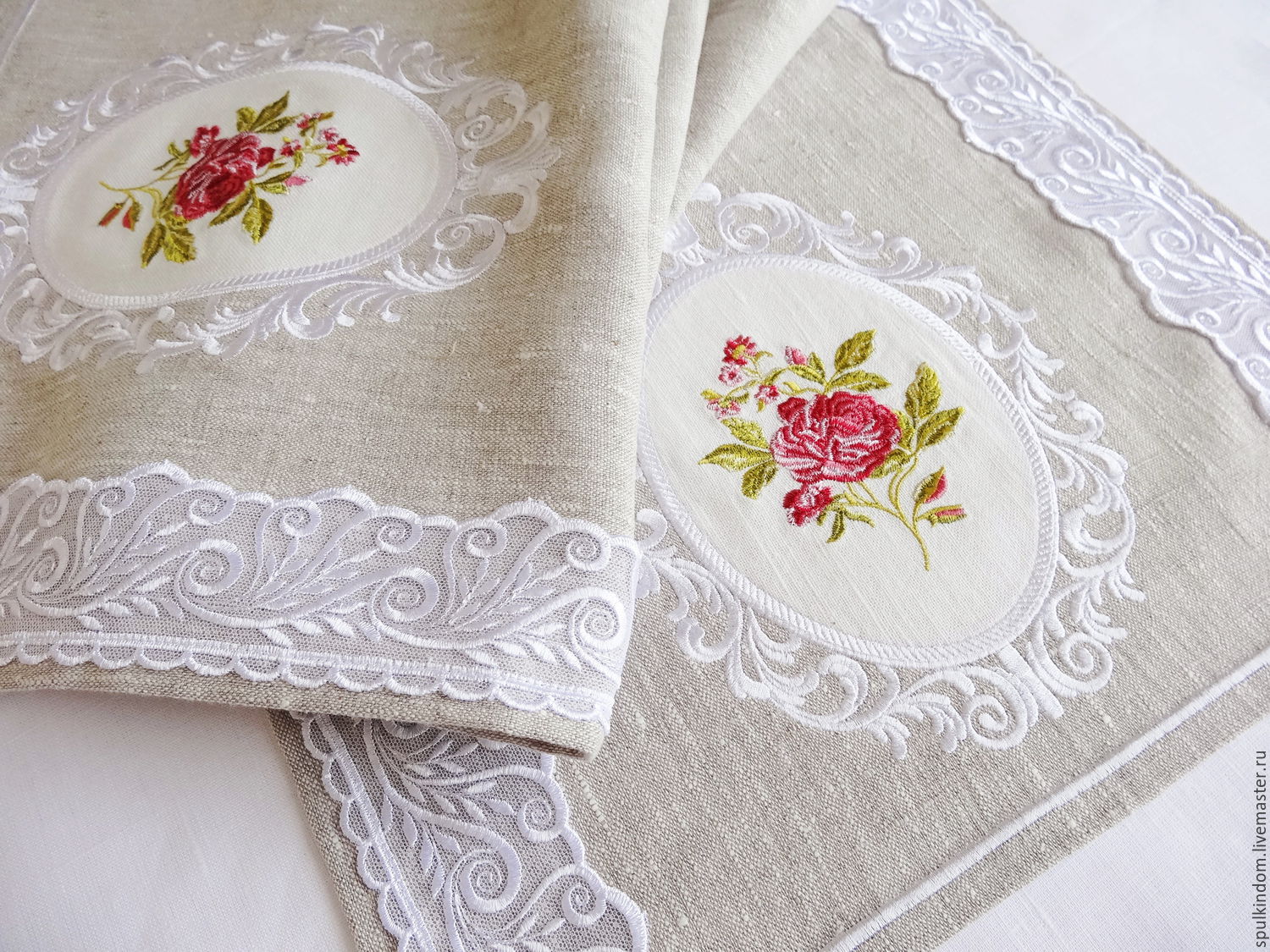 serviettes en tissu avec broderie