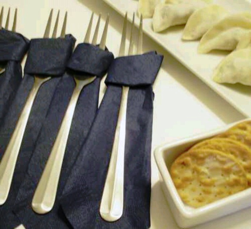 des serviettes en forme de cravate