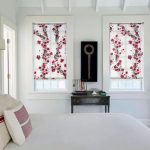 Ornement floral sur les stores en toile