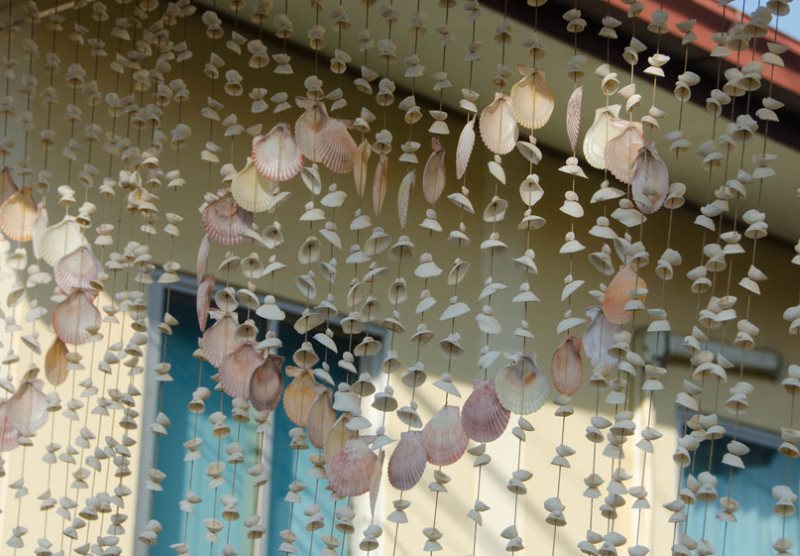 Rideau de coquillages pour l'intérieur dans un style moderne