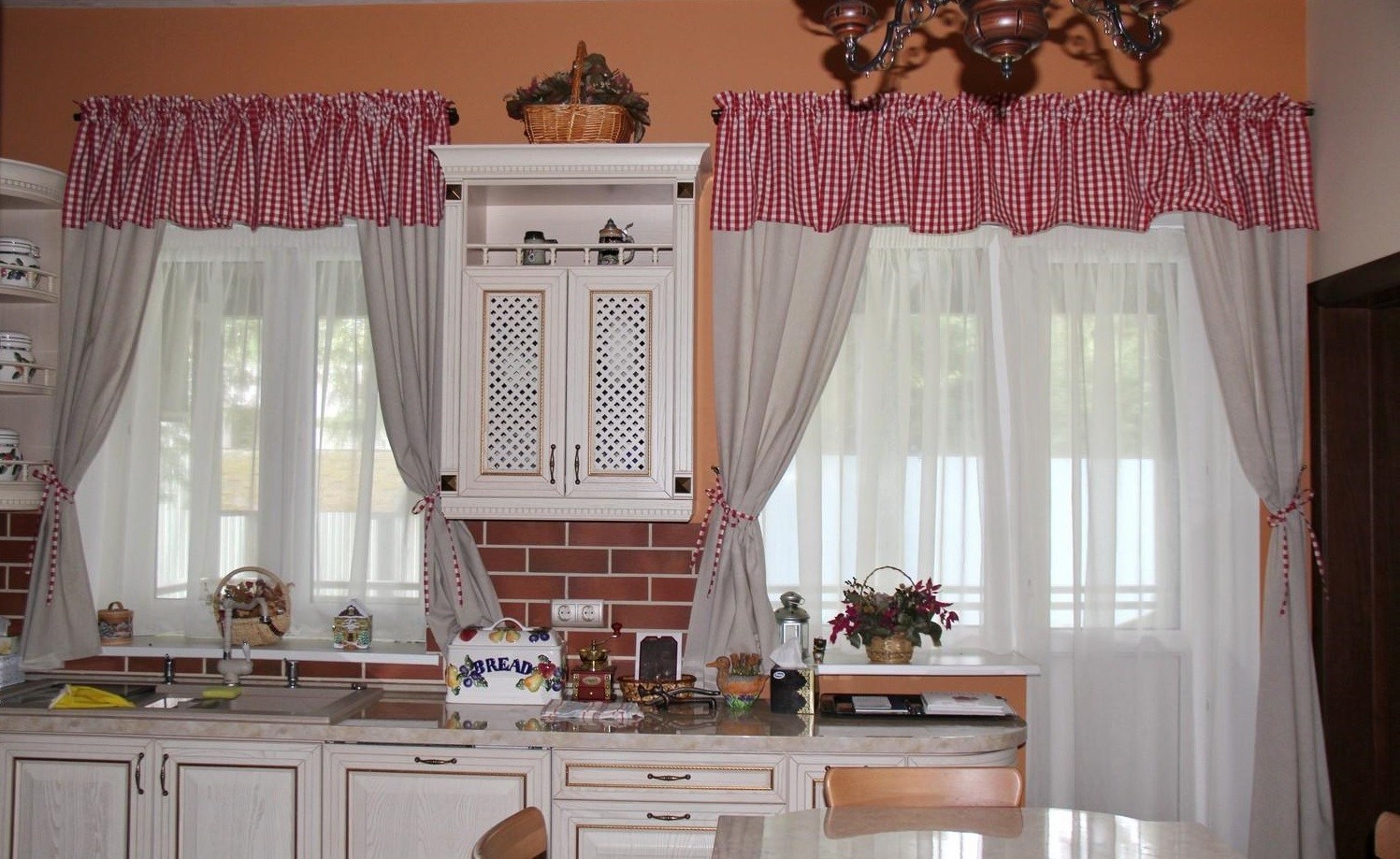 rideaux pour la cuisine de la maison du chat