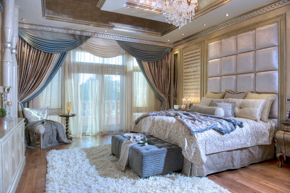 rideaux à l'intérieur de la chambre