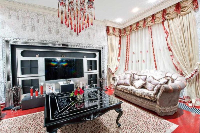 Rideaux avec un lambrequin dans un salon classique