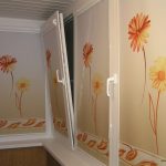 Rideaux fermés avec motif floral