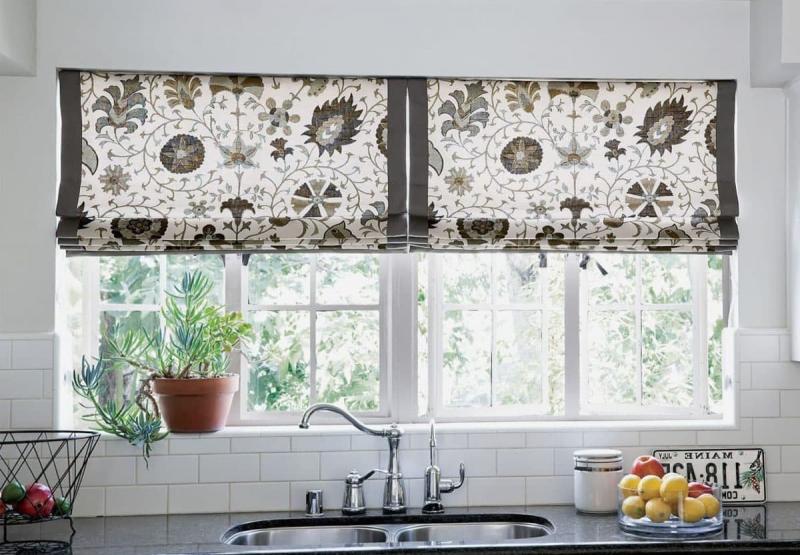 rideaux pour la cuisine avec un grand motif
