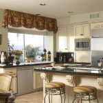 rideaux pour la cuisine dans une photo de style classique