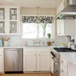 rideaux pour la cuisine dans une photo de design de style moderne