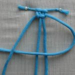 Weaving the side threads in the formation of a macrame knot