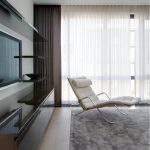 Fauteuil élégant sur un tapis gris