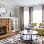 Cheminée en brique à l'intérieur du salon