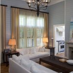 Lustre noir avec lampes en forme de bougies