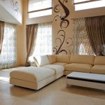 Salon design avec haut plafond