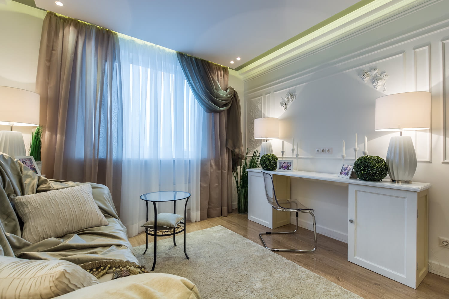rideaux modernes à l'intérieur du salon