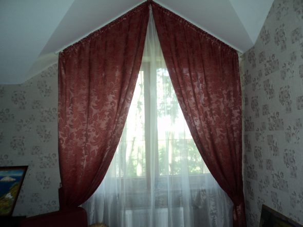 Decoration triangular windows