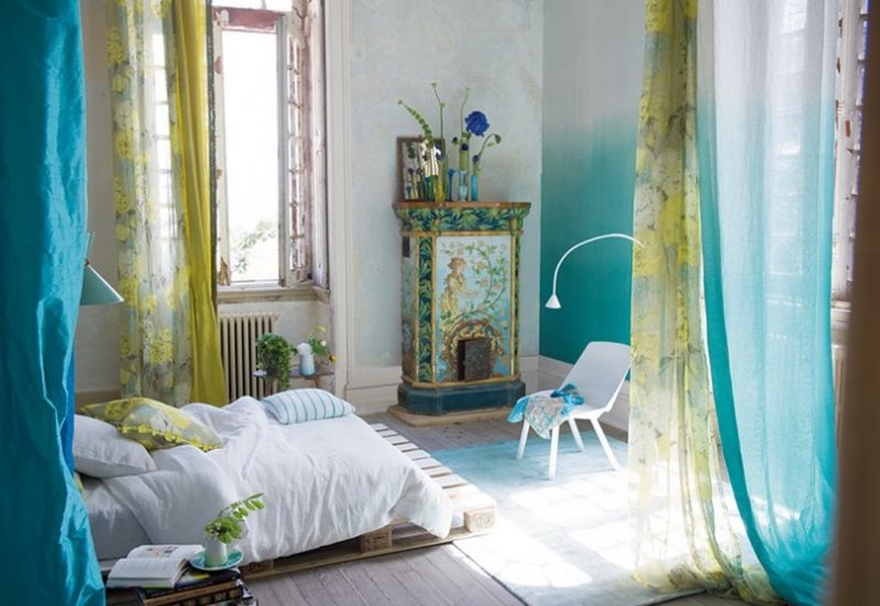 Tulle à gaz à l'intérieur de la chambre